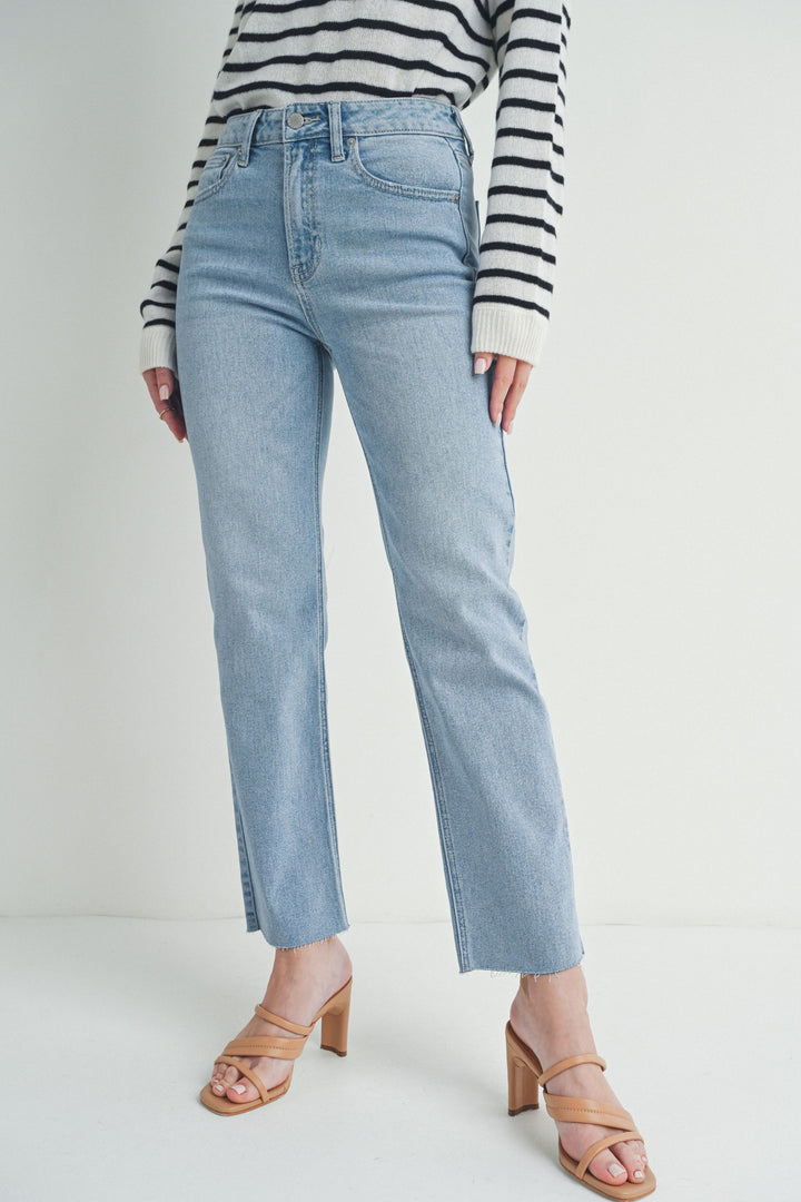 HEM DETAIL STRAIGHT JEAN