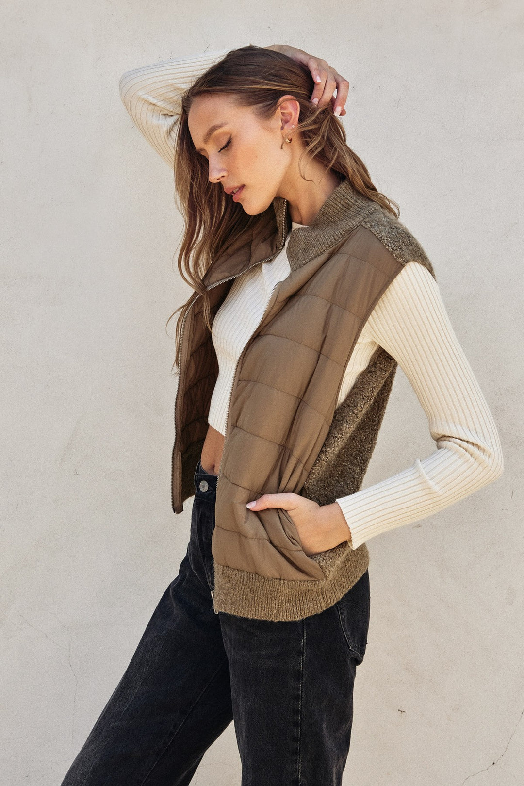 CONTRAST VEST