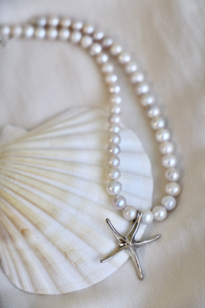 SAINT LUCIA PEARL NECKLACE