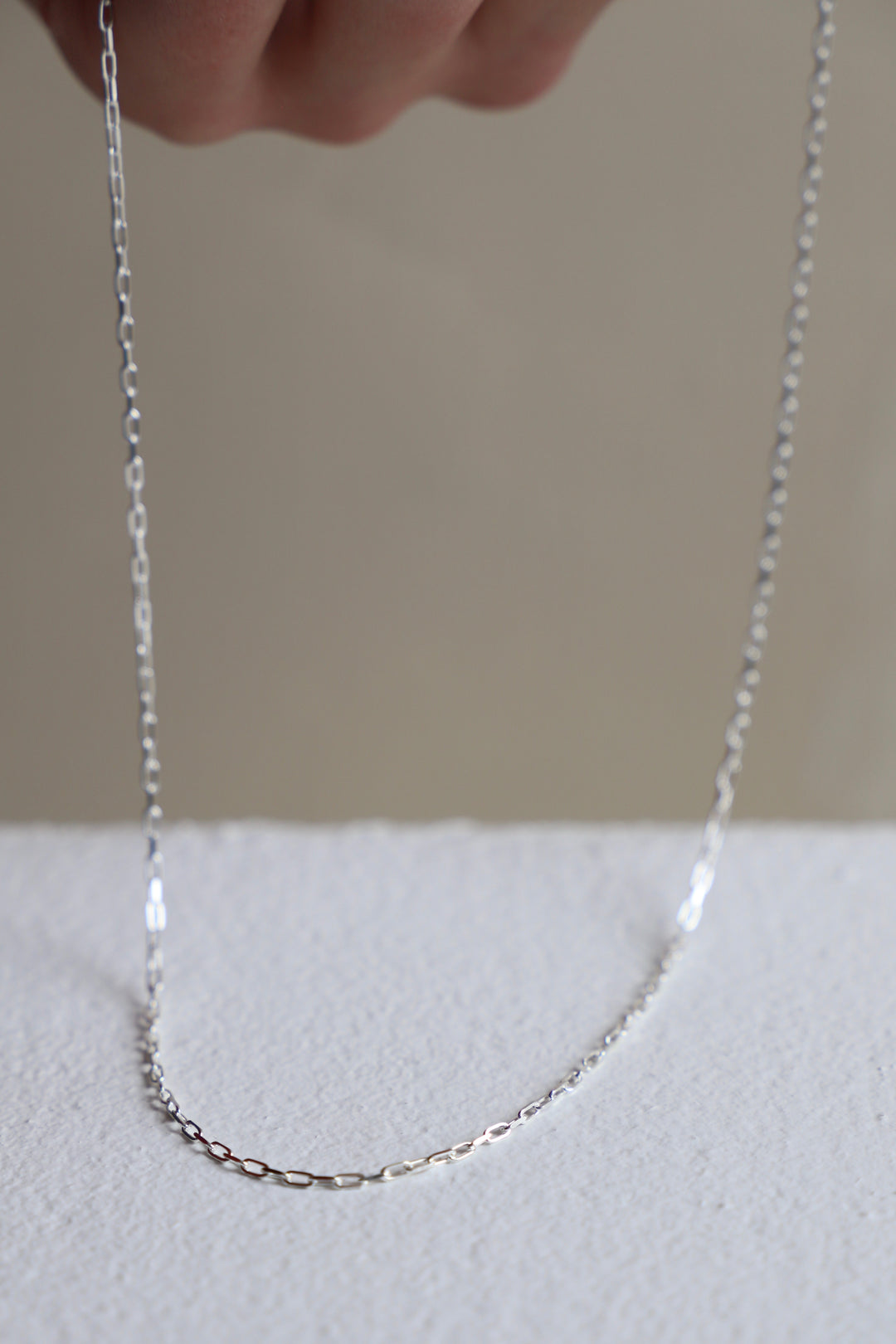 SILVER MINIATURE PAPERCLIP CHAIN