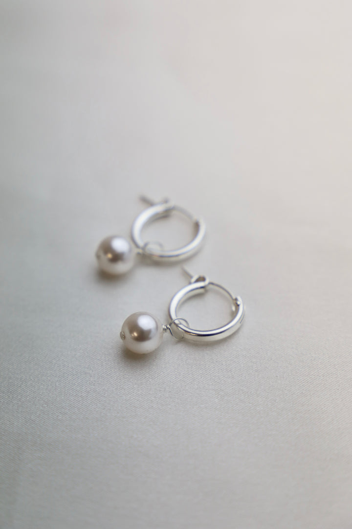 AUDREY PEARL HOOP EARRINGS-SILVER